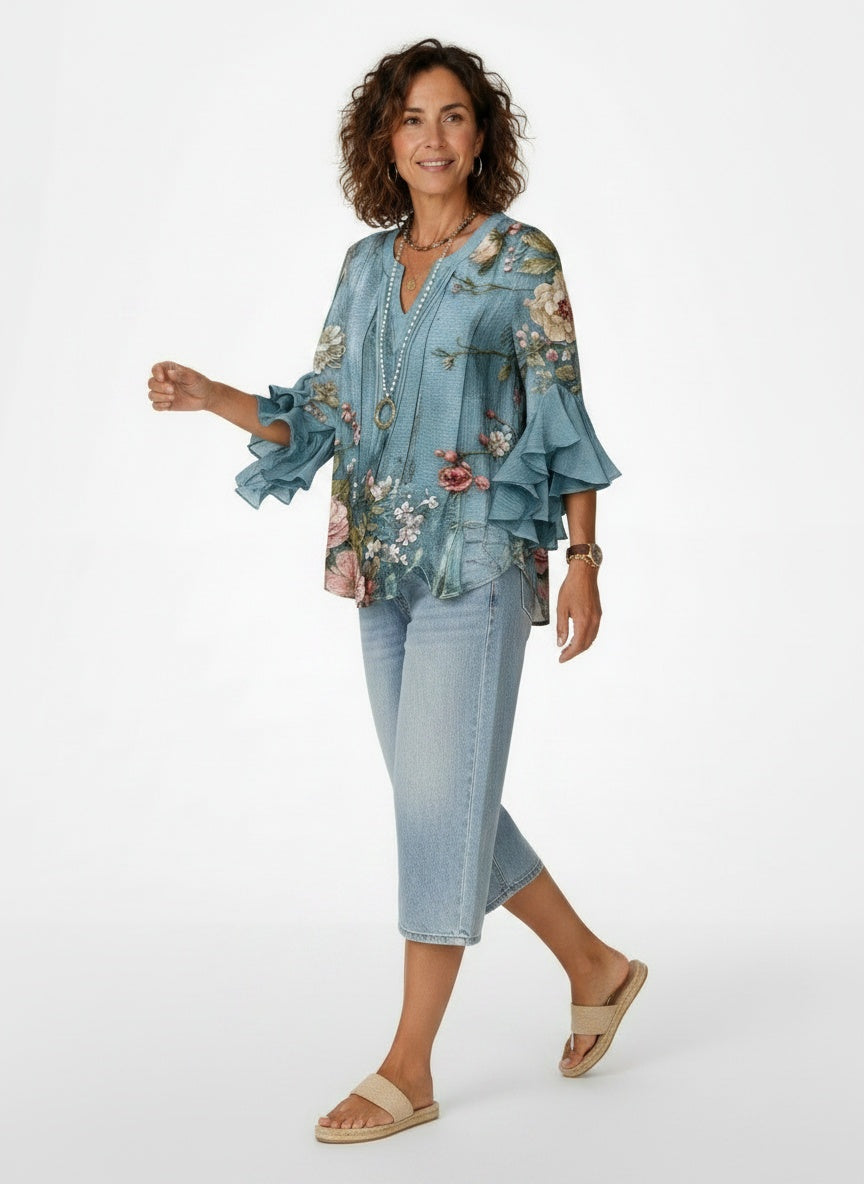 Model walking while wearing Bloemenblouse met Volant Mouwen