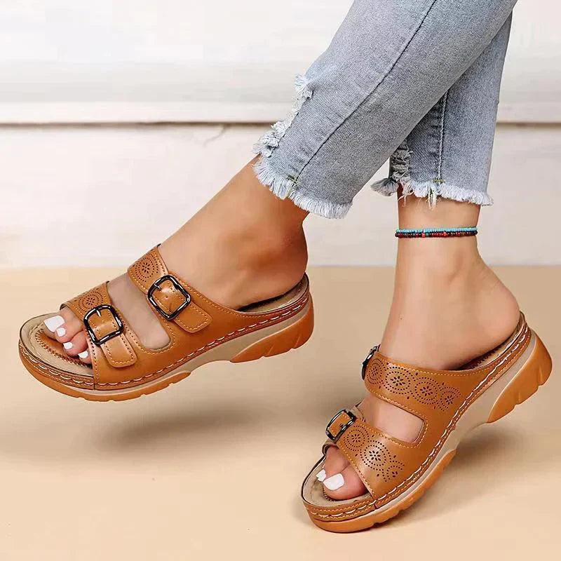 Orthopedische Sleehak-Sandalen met Gesp