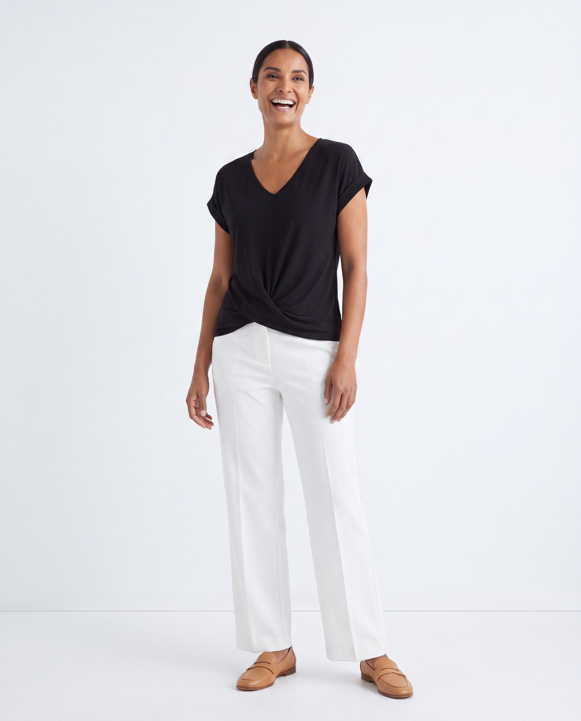 Getailleerd T-shirt met V-hals en Knoopdetail