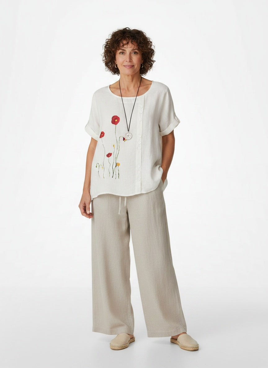 Full body view of the model wearing Linnen Blouse met Bloemenborduursel