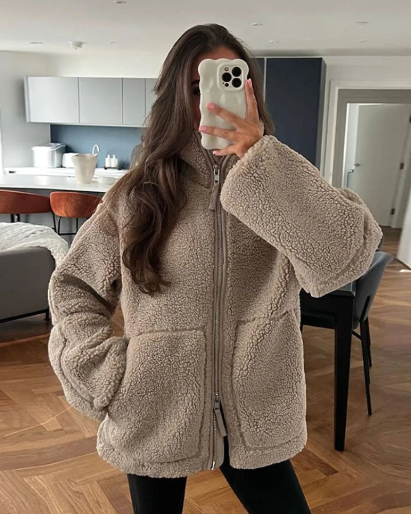Monica | Comfortabele Korte Teddy Jas