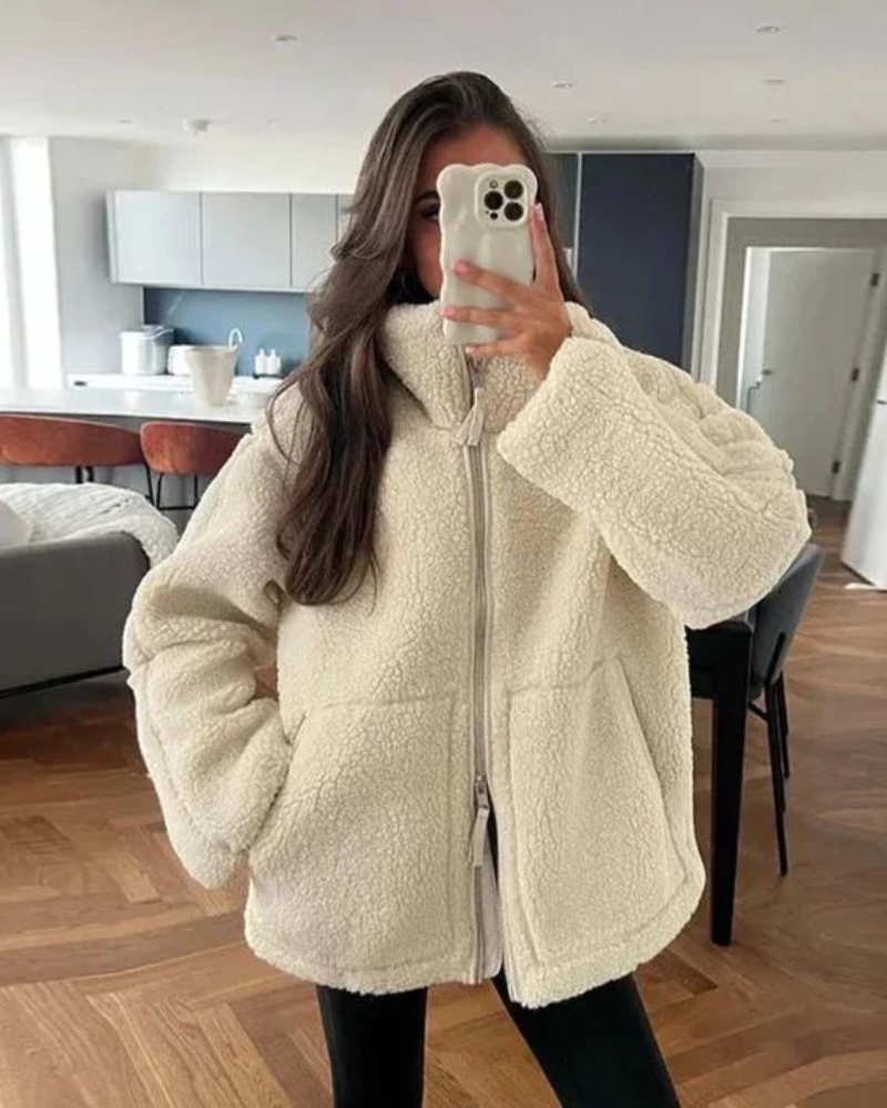Monica | Comfortabele Korte Teddy Jas