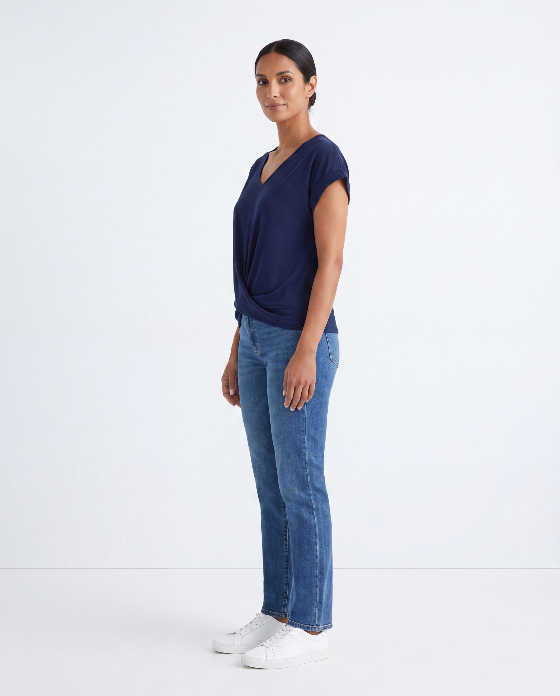 Soepele T-shirt met V-hals en Geknoopte Zoom