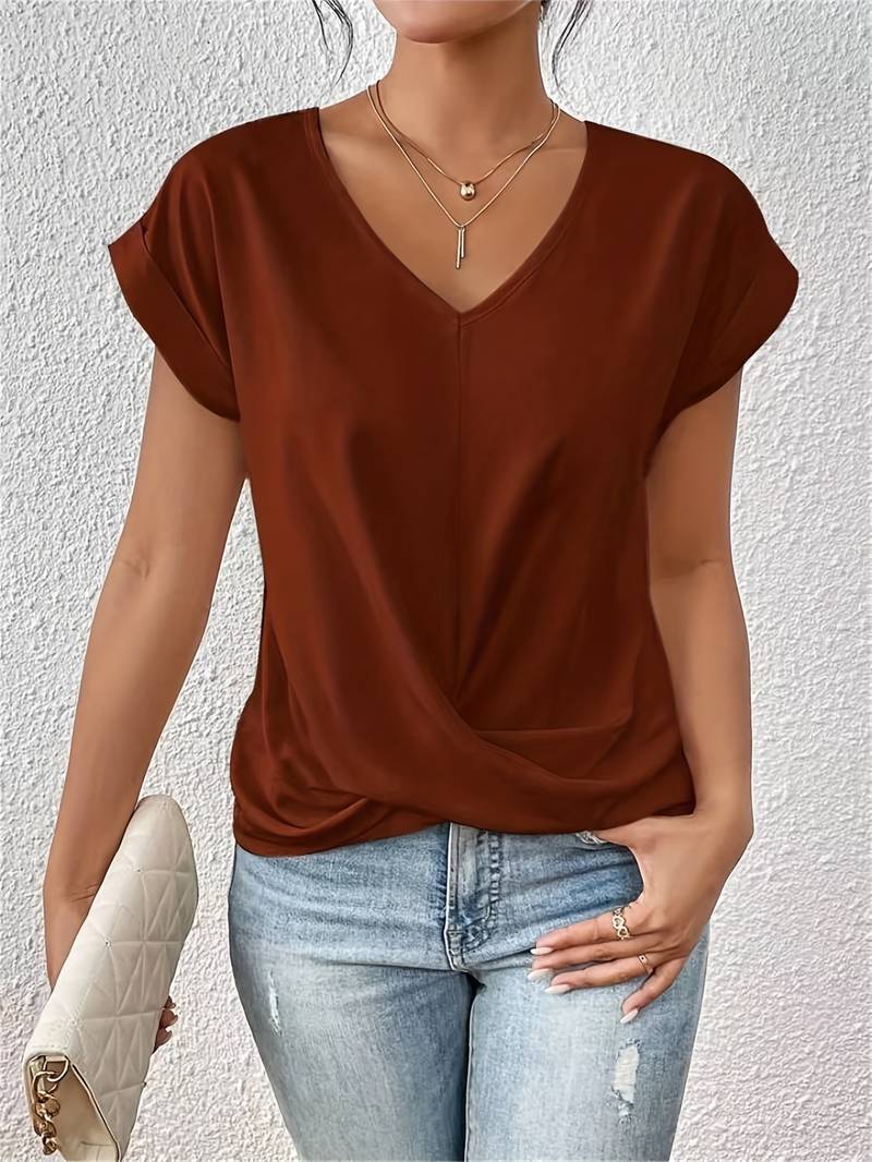 Getailleerd T-shirt met V-hals en Knoopdetail
